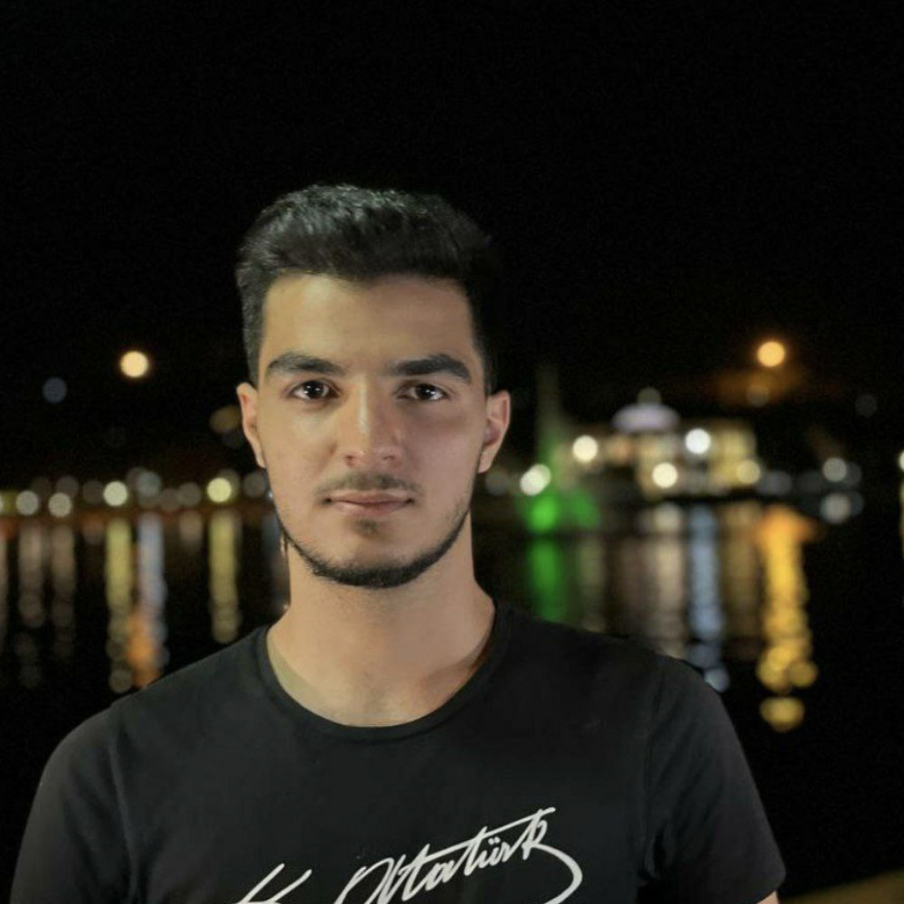 حسام احمدیان